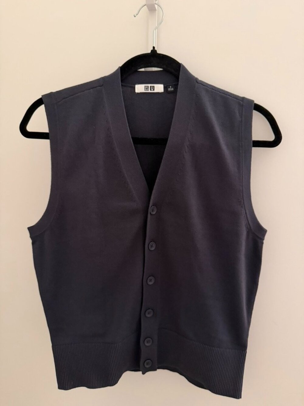 Uniqlo Dark Blue Sweater Vest Size Small
